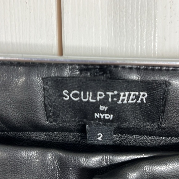 NYDJ Marilyn sculpt her faux leather pants - Picture 3 of 12